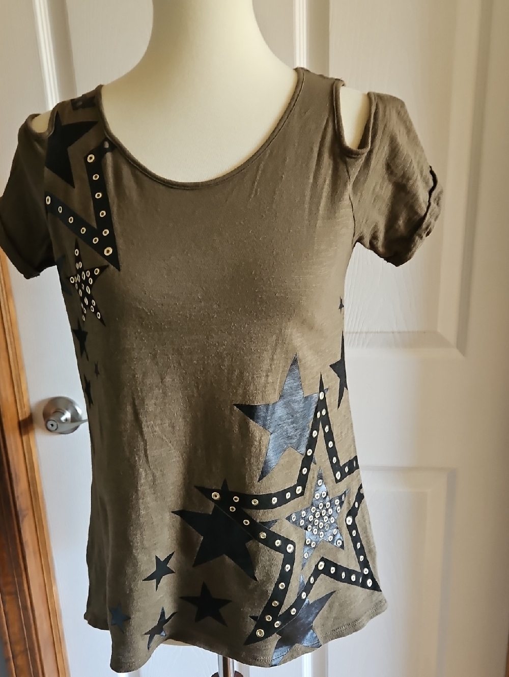 Rock & Republic Olive Star-Stud Cold Shoulder Tee